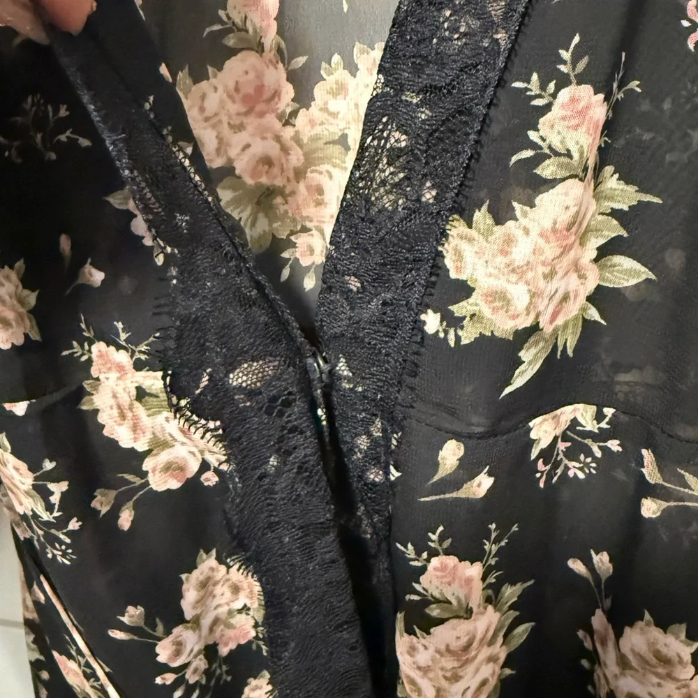 Band of Gypsies Black Floral Lace-Trim Sheer Robe with Blush Roses Size M - Picture 5 of 7